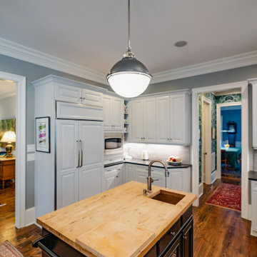 Island with prep sink