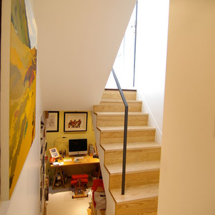 Design ideas for a modern home office and library in Tokyo.