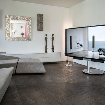 Modernes und hochwertiges Wohnzimmer, Home Entertainment System von B&O