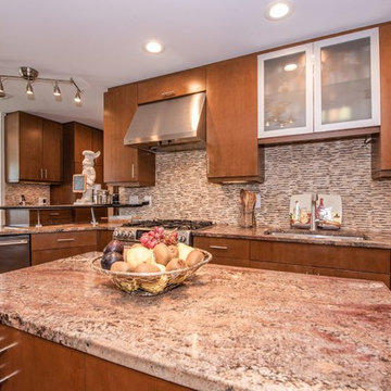 Danbury Brown-Toned Contemporary Kitchen