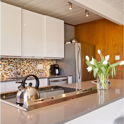 Brio Glass Mosaic Tile in Highlands Blend by Modwalls - タイル