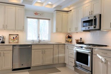 Transitional kitchen photo in New York
