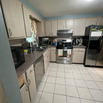 Hudson / MA - White Kitchen