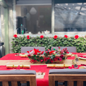 Outdoor Christmas table setting
