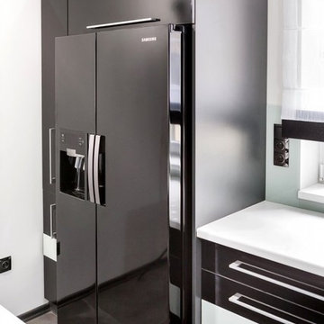 Black and White High Gloss Kitchen