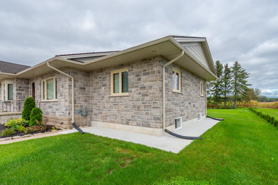 Elegant exterior home photo in Toronto