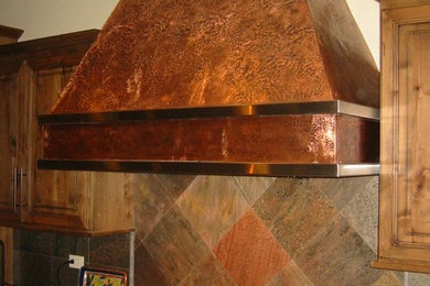 Example of a mountain style kitchen design in Chicago