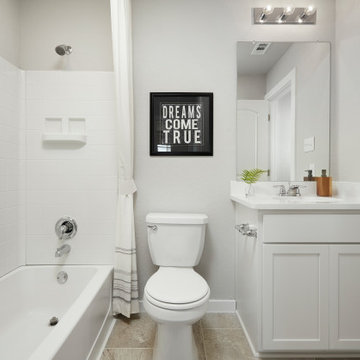 San Antonio, Texas | Scheel Gardens - Acadia E - Unit A Secondary Bathroom