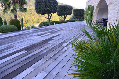 Photo of a contemporary deck in Nice.