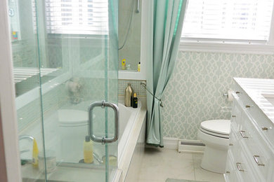 モントリオールにあるトラディショナルスタイルのおしゃれな浴室の写真