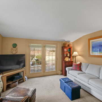 251 Buttonball Ln, Glastonbury, CT 06033