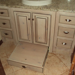 KIDS VANITY WITH ROLL OUT STEP - Bathroom Vanities And Sink Consoles