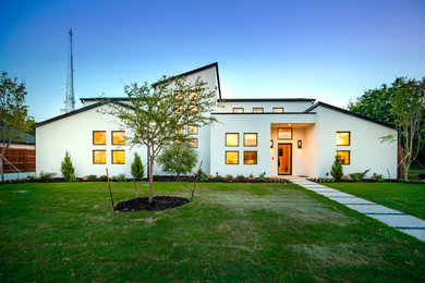 Inspiration for a contemporary exterior home remodel in Dallas