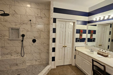 Transitional bathroom photo in Dallas