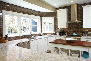 Kitchen - traditional kitchen idea in Grand Rapids