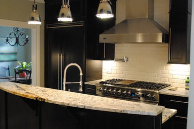 Example of a kitchen design in Charlotte