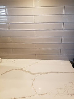 backsplash with calacatta laza