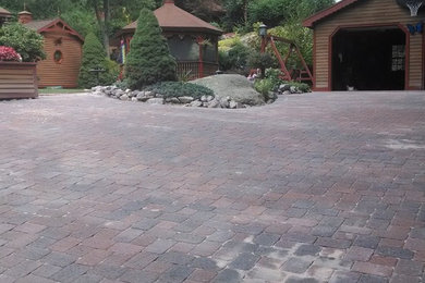 Design ideas for a traditional landscaping in Bridgeport.