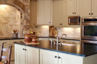 Kitchen photo in Atlanta
