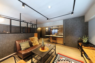 Industrial living room in Nagoya with grey walls, painted wood floors and beige floor.