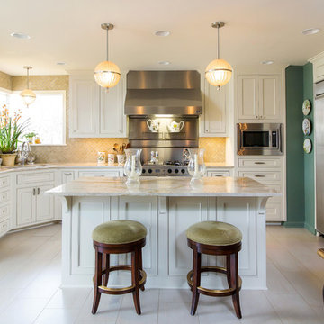 Compact Kitchen Opens Up for Dining and Entertaining