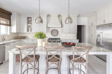 Kitchen - transitional kitchen idea in Miami