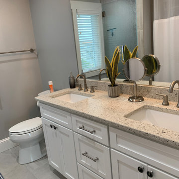 Hall Bath / Laundry Room