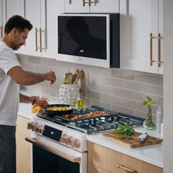 LG STUDIO 1.7 cu. ft. Over-the-Range Convection Microwave Oven with Air Fry - Microondas