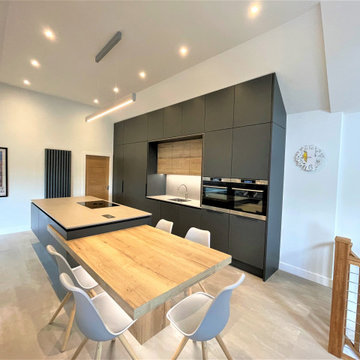 Minimalist Breakfasting and Dining Kitchen with Floating Effect Island