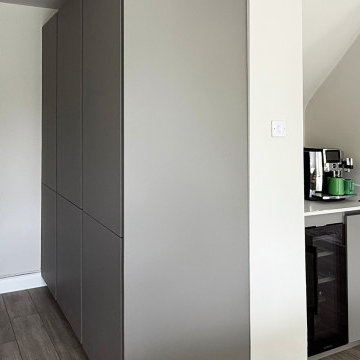 Beige & Grey Handleless Kitchen in St Albans