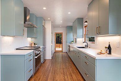 Design ideas for a midcentury kitchen in San Diego.