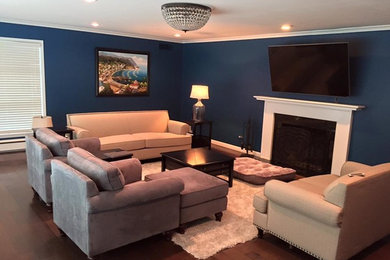 Inspiration for a timeless living room remodel in Chicago