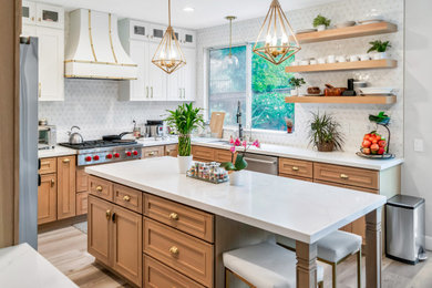 Example of an u-shaped kitchen design in Orange County
