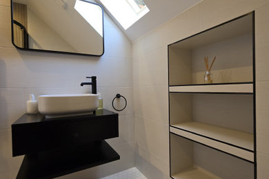 Inspiration for a modern bathroom in London.
