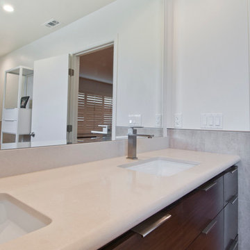 Encino Luxury Master Bath Transformation – Bathtub & Vanity Design