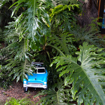Office Hidden in a Tropical Retreat