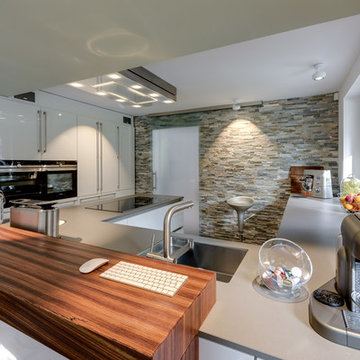 Geräumiger Stauraum in der Lackküche SieMatic S2 und SieMatic 5005 in Hochglanz