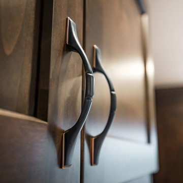 Detailed Pull Handles on Contemporary Shaker Kitchen Cabinets