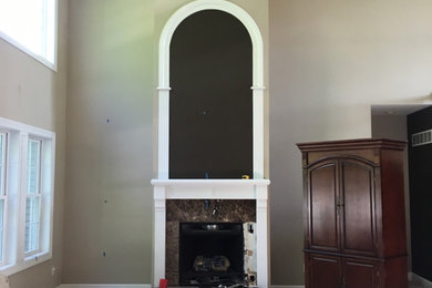 Minimalist living room photo in Columbus