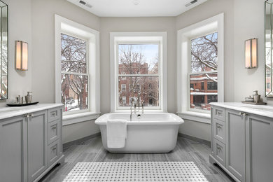 Inspiration for a transitional bathroom remodel in Chicago