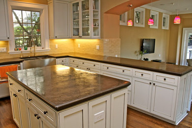 Photo of a traditional kitchen in San Francisco.