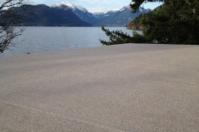 Example of a mid-sized transitional backyard deck design in Vancouver with a roof extension