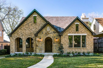 Exterior home photo in Dallas