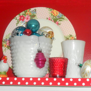A Retro Kitsch Christmas Vignette