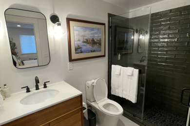 Bathroom - mid-sized bathroom idea in San Francisco