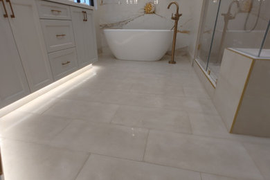 Inspiration for a modern bathroom remodel in Los Angeles