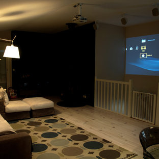 Inspiration for a home theater remodel in Bordeaux