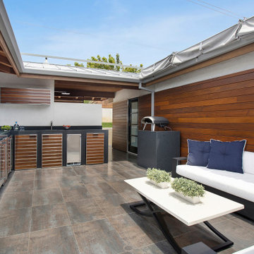Outdoor kitchen, lounge area, outdoor shower