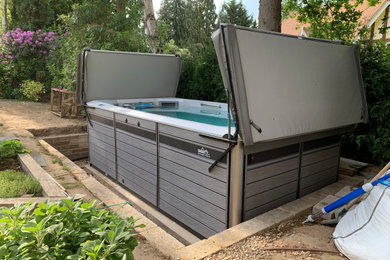 This is an example of a modern swimming pool in Surrey.