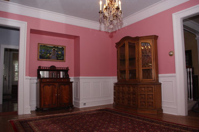 Large ornate home design photo in Chicago